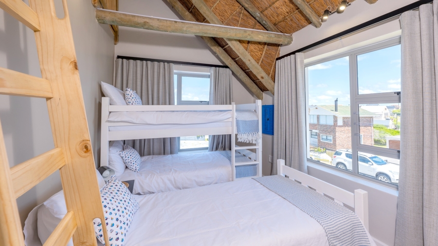 4 Bedroom Property for Sale in Struisbaai Western Cape